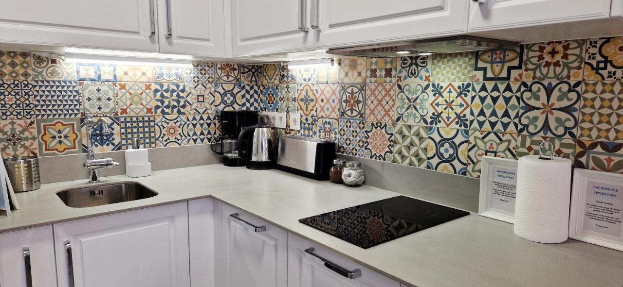 Malaga Lodge Apartments Bagian luar foto